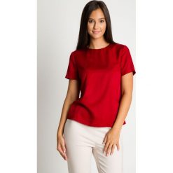 Czerwona pudełkowa bluzka BIALCON. Czerwone bluzki BIALCON, bez wzorów, z tkaniny, eleganckie, bez kołnierzyka, bez ramiączek. W wyprzedaży za 102.00 zł.