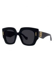 Loewe Damskie okulary przeciwsłoneczne w kolorze czarnym rozmiar: 50. Czarne okulary przeciwsłoneczne Loewe, bez wzorów, z tworzywa sztucznego, wakacyjne. Za 1,317.81 zł.