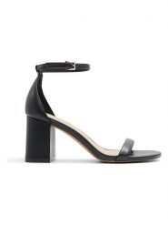 CALL IT SPRING Sandały w kolorze czarnym na obcasie rozmiar: 38. Czarne sandały Call it Spring, bez wzorów, z otwartym noskiem, bez obcasa, na koturnie, bez zapięcia. Za 126.99 zł.