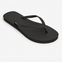Japonki damskie Olaian 100. Czarne klapki OLAIAN, bez wzorów, bez obcasa. Za 14.99 zł.