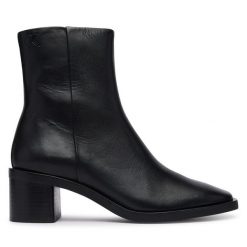 Botki Calvin Klein. Czarne botki Calvin Klein, bez wzorów, bez obcasa, na słupku, bez zapięcia. Za 799.99 zł.