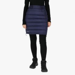 Spódnica turystyczna damska Swedemount Östersund Down Skirt 2.0 wodoodporna. Niebieskie spódnice SWEDEMOUNT, bez wzorów, z puchu. Za 329.99 zł.