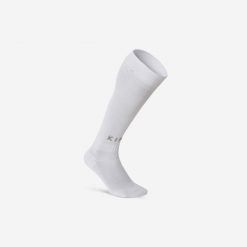 Skarpety piłkarskie Kipsta Essential. Białe skarpety KIPSTA, bez wzorów, z elastanu. Za 14.99 zł.