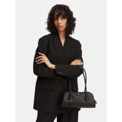 Torebka Calvin Klein. Czarne torebki klasyczne Calvin Klein, bez wzorów, z nylonu, bez dodatków. Za 649.99 zł.