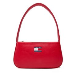 Torebka Tommy Jeans. Czerwone torebki klasyczne Tommy Jeans, bez wzorów, z jeansu, bez dodatków. Za 209.99 zł.