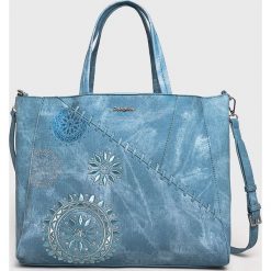 Desigual - Torebka. Niebieskie torby na ramię Desigual, bez wzorów, z materiału, casualowe, na ramię, duże, bez dodatków. W wyprzedaży za 219.90 zł.
