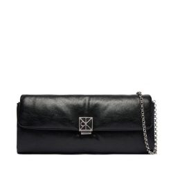 Torebka Calvin Klein. Czarne torebki klasyczne Calvin Klein, bez wzorów, bez dodatków. Za 489.99 zł.